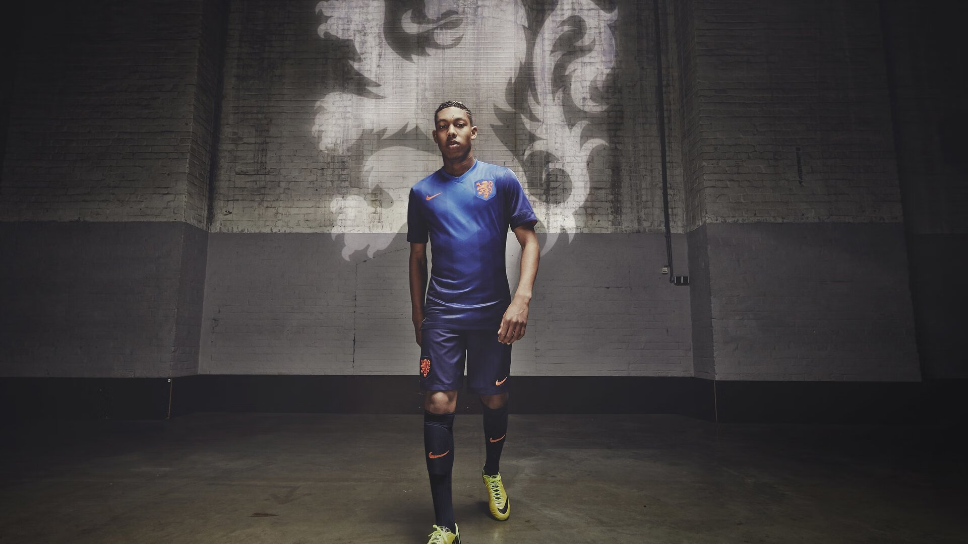 “基层青训高速推进，基层足球蹿升新高度”，青年基层锻炼