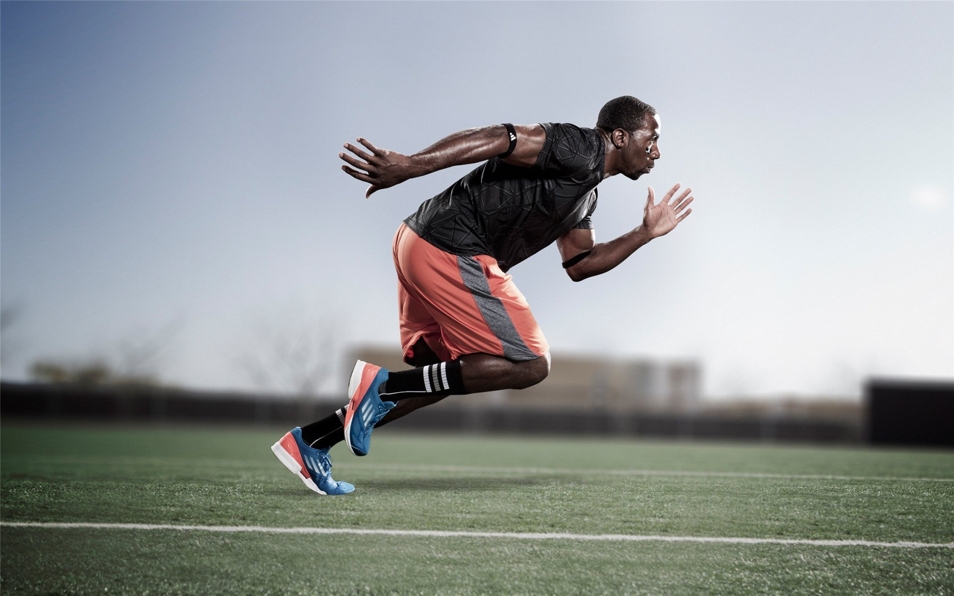 国足门将训练专属项目提升扑救能力，国足门将水平